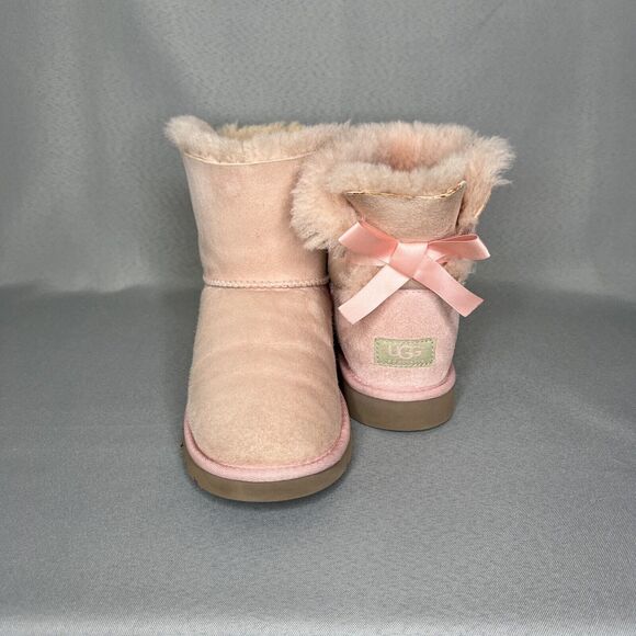 UGG Boots Bailey Bow Light Ballet Pink Coquette Very RARE Retired Sz 6 fits 7 - Picture 2 of 16